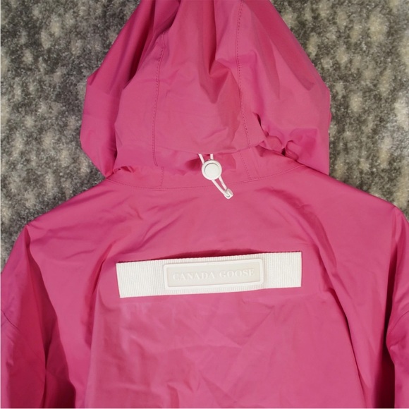Canada Goose Women's Mordaga Rain Jacket in Summit Pink Size Medium 8801L1 $970 - Picture 10 of 16